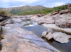 LA TOMA Complejo de Montaña - Cabañas y Habitaciones en Hosteria, hôtel à Mina Clavero