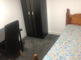 Hotel Photo: Large size Double room in newly refurbished modern house