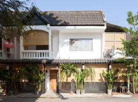 Hotel foto: Budget townhouse 7 min to Nimman Rd./ group of 3-4