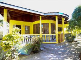 R&V VILLA、ネグリルのホテル