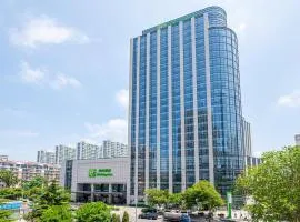 Holiday Inn Qingdao City Center, an IHG Hotel - May 4th Square – hotel w mieście Qingdao