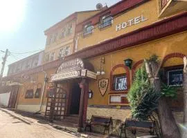 Aranykorona Hotel, отель в Мишкольце