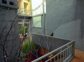 Hotel Photo: Happy Taipei Hostel - Share House - Monthly