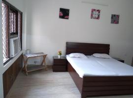 Hotel Photo: Independent furnished homestay in central delhi