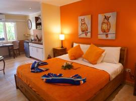 Cariñas Studio Apartments, hotell Palm-Eagle Beachis