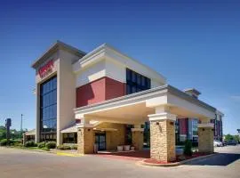 Drury Inn & Suites Greensboro, מלון בגרינסבורו