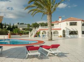 Hotel Foto: Luxury Villa with Private Pool near Sea in Valencia