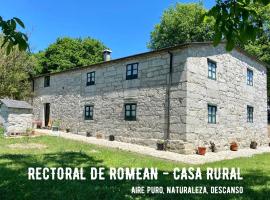 A picture of the hotel: Albergue Rectoral de Romean