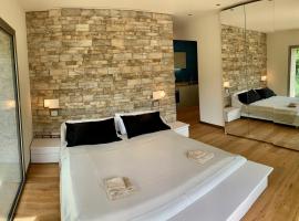 Hotel Photo: LA FORESTALE Luxury Ecolodge Piano Terra- Appt