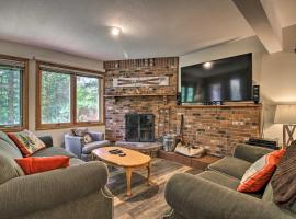 2-Story Townhouse - 1 Mi to Killington Ski Area!, hotel in Killington