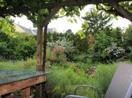 Hotel Photo: Sharing RIVERsideHOME with naturegarden