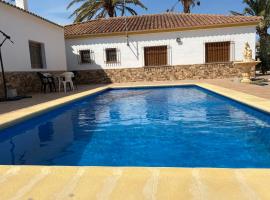 Fotos de Hotel: Chalet con piscina privada de 4 dormitorios Las Herrerias -cerca de Vera Playa-