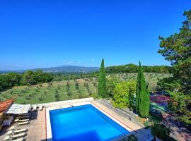 รูปภาพของโรงแรม: Stroppiello Villa Sleeps 12 Pool WiFi