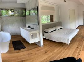 Fotos de Hotel: La Forestale Luxury Ecolodge - La Suite Royale