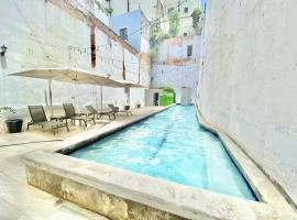 รูปภาพของโรงแรม: 8 Suites for 24 Pool Terrace Historic Space like no other in Puerto Rico