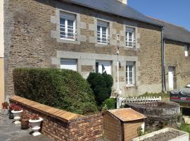 Foto di Hotel: Hébergements situés à 6 kms du Mont Saint Michel