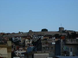 A picture of the hotel: Castle View