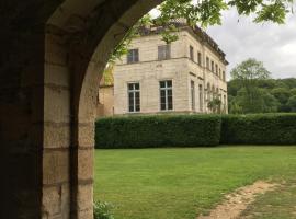 Фотография гостиницы: L'Orangerie du Château de Crépan - Chambre Charme