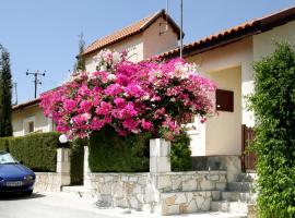 Hotel Photo: Hilltop Chalet