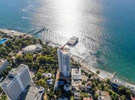 Foto di Hotel: Люкс-Панорама Аппартаменты на 23 этаже у МОРЯ!