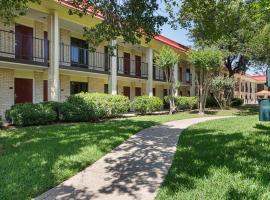 Red Roof Inn PLUS+ Dallas - Addison, hotel em Addison