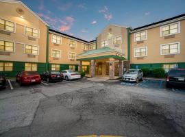 HomeTowne Studios by Red Roof St. Louis - Airport/N Lindbergh, hotel en Hazelwood