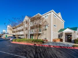 Hotel Photo: HomeTowne Studios by Red Roof Atlanta - Chamblee