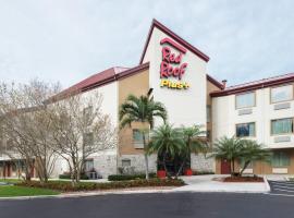 Red Roof Inn PLUS+ West Palm Beach, хотел в Уест Палм Бийч