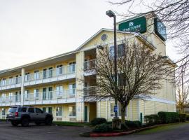 Hotel kuvat: HomeTowne Studios by Red Roof Salem, OR