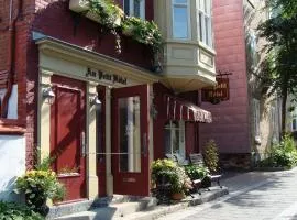 Au Petit Hôtel