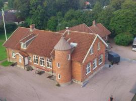 Hotel Foto: Own apartment in village school from 1886 with private entrance