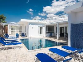 ホテル写真: Villa Mavris - Lovely 4 Bedroom Villa with Private Pool in Central Ayia Napa