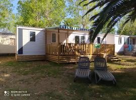 Mobile Homes by KelAir at Playa Montroig Camping Resort – hotel w mieście Tarragona