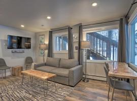 รูปภาพของโรงแรม: Modern Anchorage Getaway, Steps from Coastal Trail