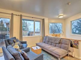 होटल की एक तस्वीर: Coastal-View Apartment Near Downtown Anchorage!