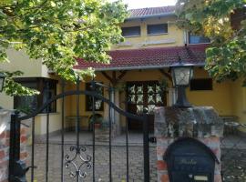 Cserke Apartmanház、チェルケスールーのホテル