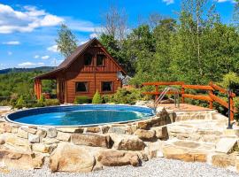 A picture of the hotel: Piaskowy Koń - Karkonosze - drewniany dom w górach z basenem, sauną i kominkiem