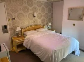 Three Queens Hotel