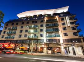 A picture of the hotel: Majestic Roof Garden Hotel