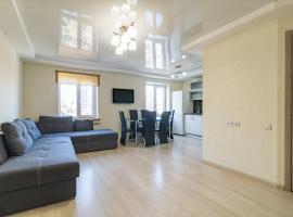 Luxury 2-bedroom Most City Area, center, hotel in Dnipro