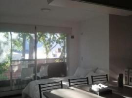 A picture of the hotel: Departamento completo pichincha