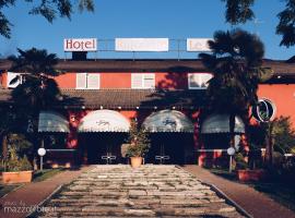Hotel fotografie: Hotel Le Cardinal