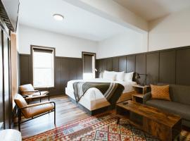 The Flying Steamshovel Inn、ロスランドのホテル