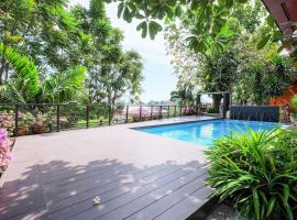 Hotel Photo: OYO 626 The Chalet Phuket Resort