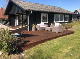 호텔 사진: Dejlig sommerhus 150m fra privat strand