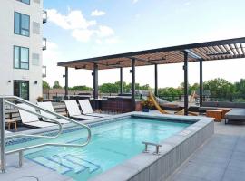 Hotel kuvat: Luxuriously 2BR/2BA Apt in the Heart of Bustling Uptown