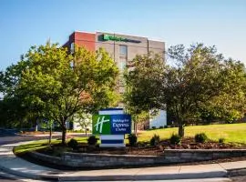 Holiday Inn Express Blacksburg, an IHG Hotel, хотел в Блексбург