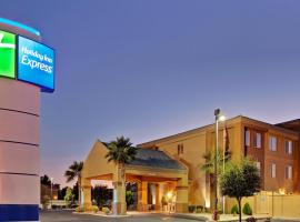 होटल की एक तस्वीर: Holiday Inn Express Las Vegas-Nellis, an IHG Hotel