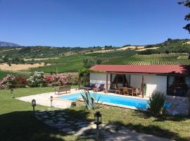 Hotel fotografie: Glamping Abruzzo - The Pool House