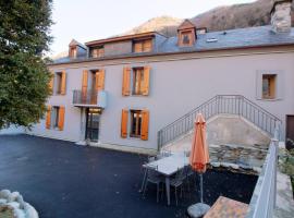 A picture of the hotel: Maison de 4 chambres avec jardin clos et wifi a Cauterets a 2 km des pistes